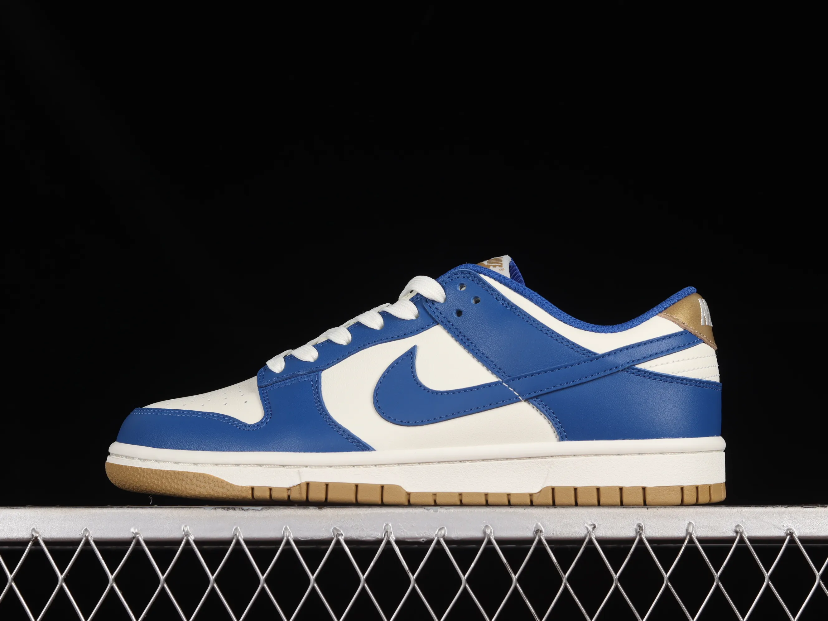 All categories Nk SB Dunk series Nk SB Dunk Low low-top sneakers Nk Dunk Low Raw rubber white and blue color SB low-top sports and leisure sneakers DO7412-200